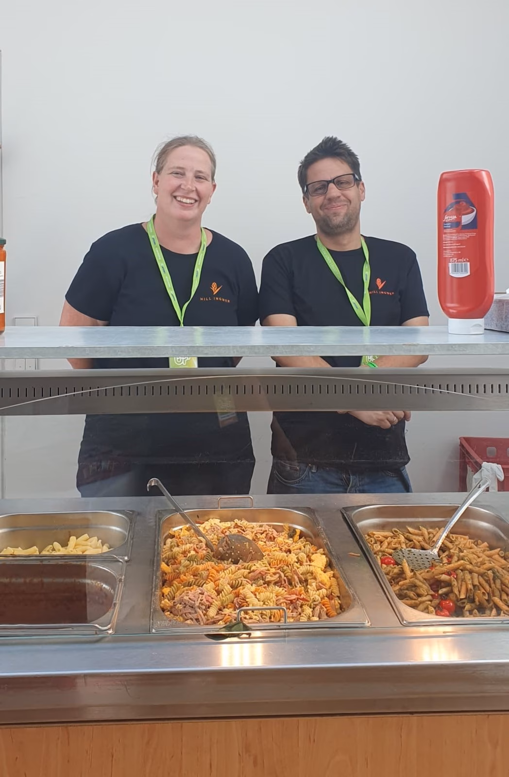 Die Chefs warten gespannt auf die eintreffenden Gäste