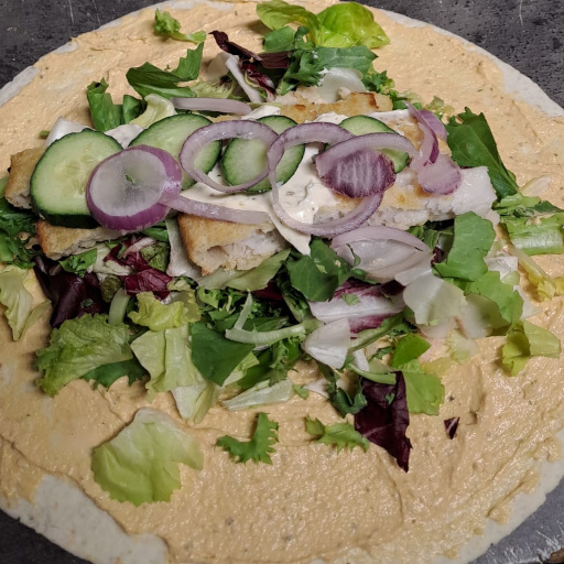 Frisch gerollt - Tour Catering München - Mit komplett ausgestatteter Küche garantieren wir professionelle Zubereitung und höchste Qualität – direkt am Veranstaltungsor.
