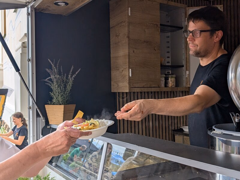 Dampfend heiss direkt serviert