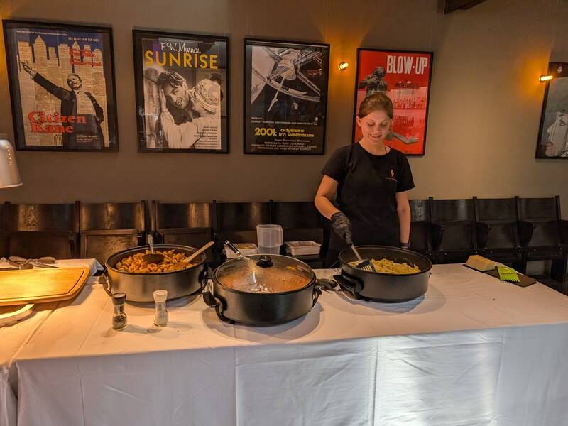 Professioneller Service - Private & Firmen Feiern München - Unser erfahrenes Team kümmert sich aufmerksam um jeden Ablauf, sodass Sie Ihre Feier entspannt genießen können.