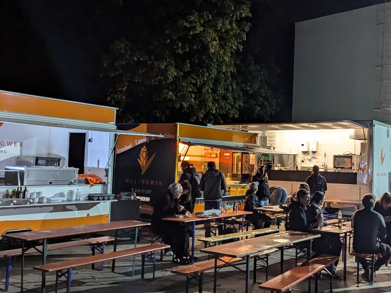 Drei komplett ausgestattete Foodtrailer